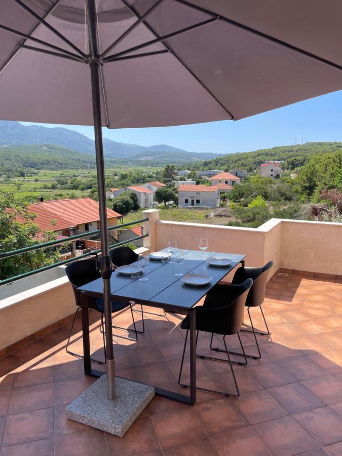 Apartments Belic With Pool Jelsa  Exterior photo