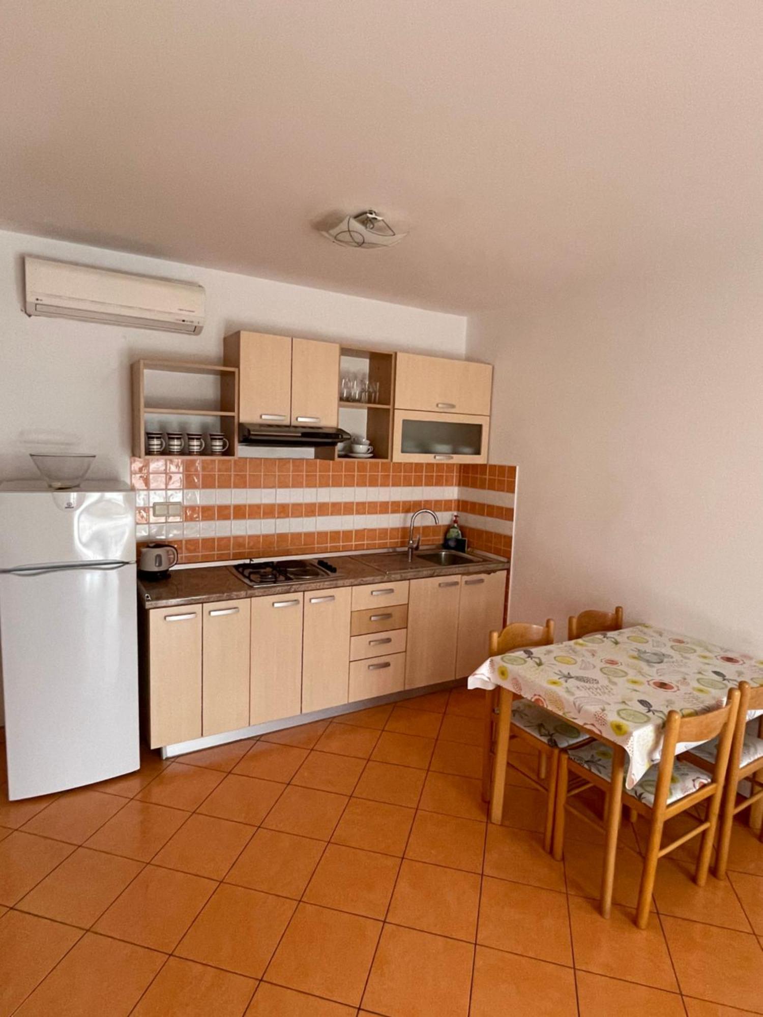 Apartments Belic With Pool Jelsa  Exterior photo